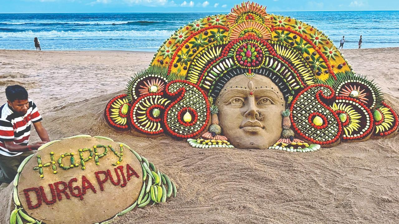 મા દુર્ગાની આર્ટિસ્ટિક મૂર્તિ